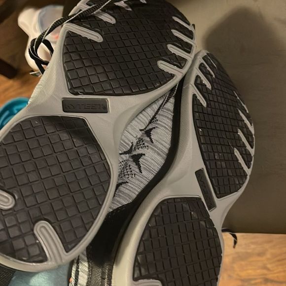 NWOT Hytest Safety Shoes - Picture 7 of 7